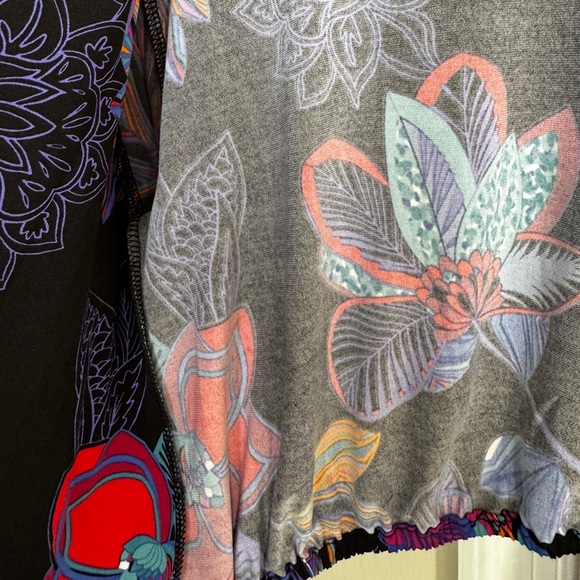 Iman Multicolor Tropical Wrap Crop Top EUC Small Long Sleeve - Picture 14 of 15